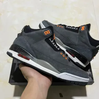 Tênis de basquete Air Jordan 3 cinza-escuro e laranja com estampa de elefante