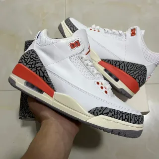 Tênis de basquete Air Jordan 3 branco e laranja com estampa de elefante