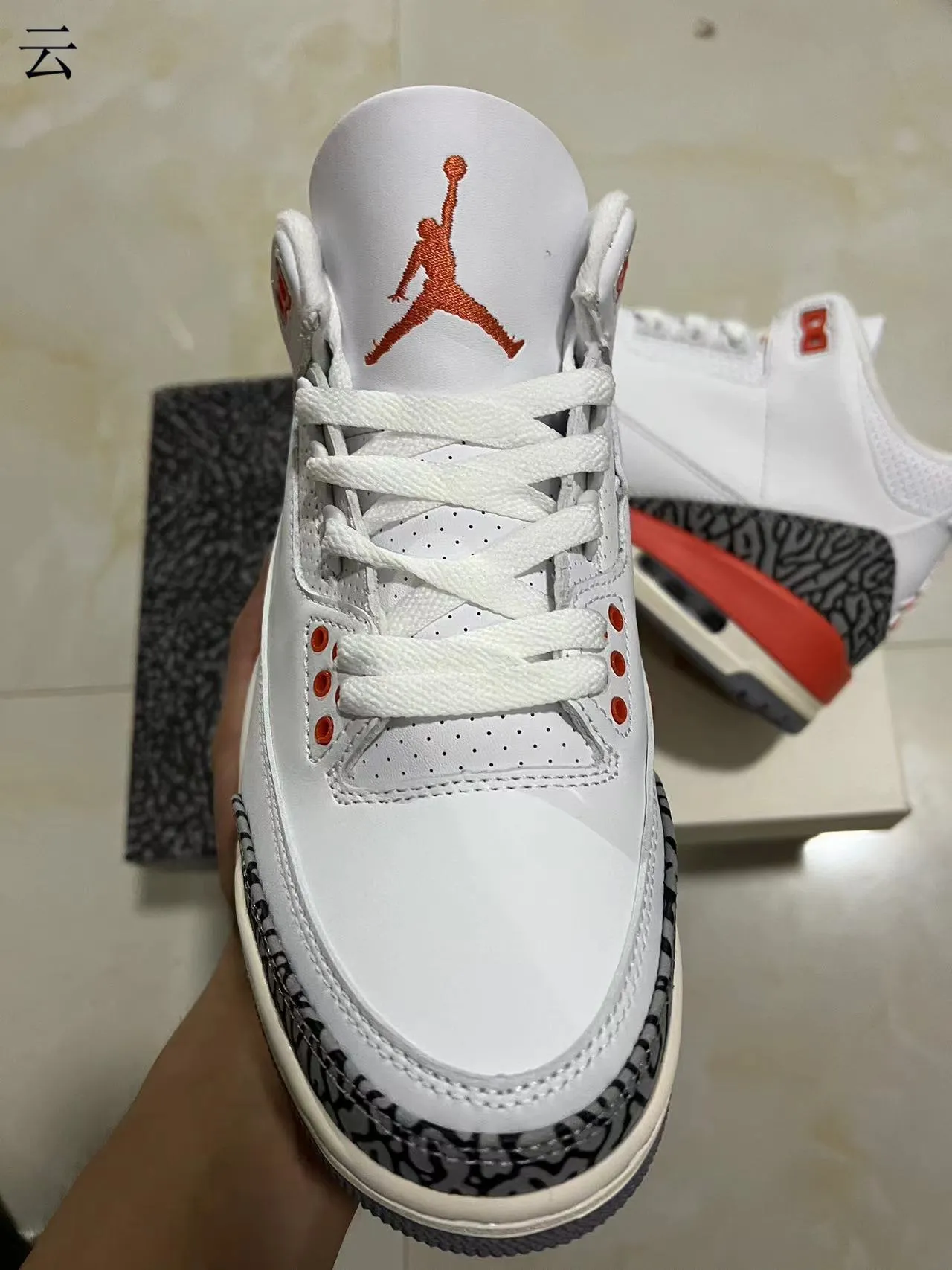 Air Jordan 3 白橙爆裂纹篮球鞋 3