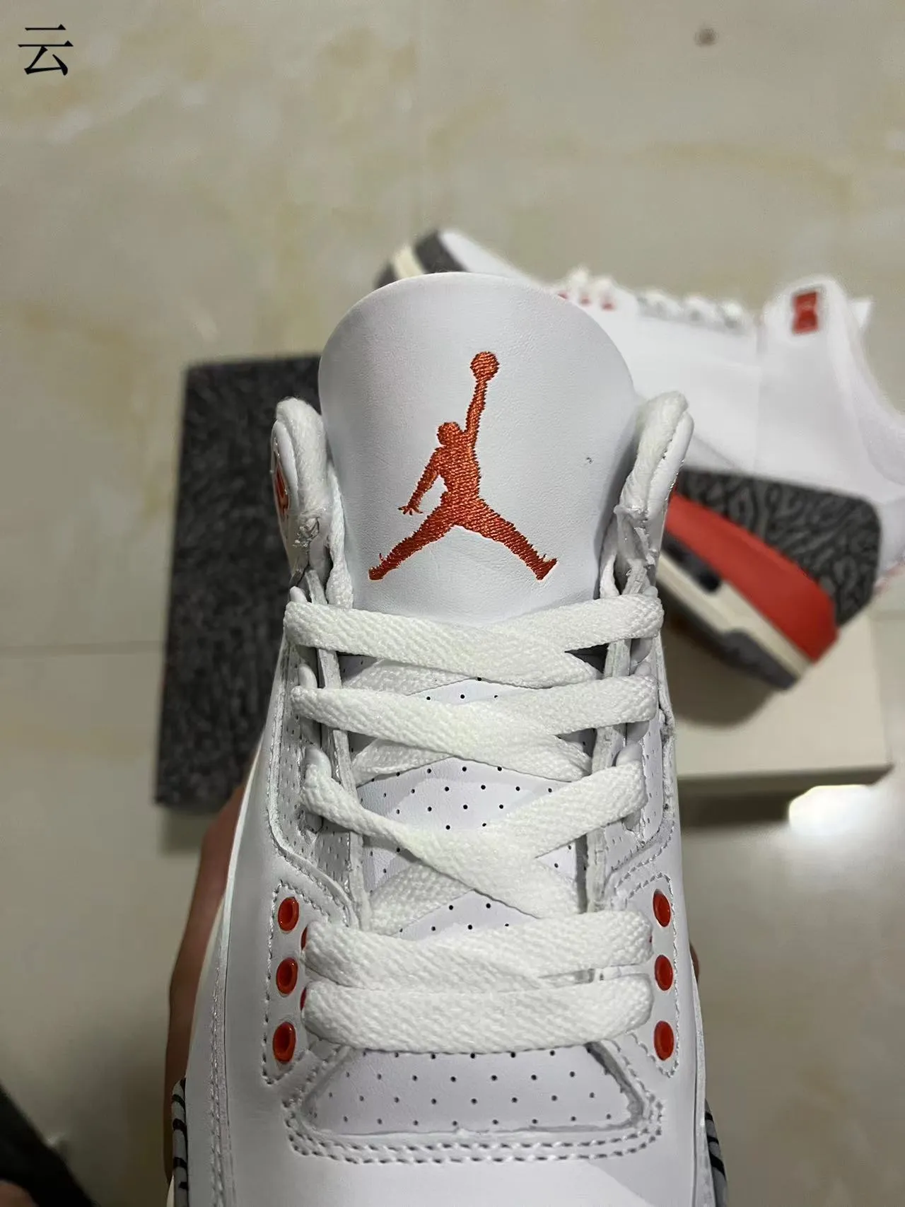 Air Jordan 3 白橙爆裂纹篮球鞋 4