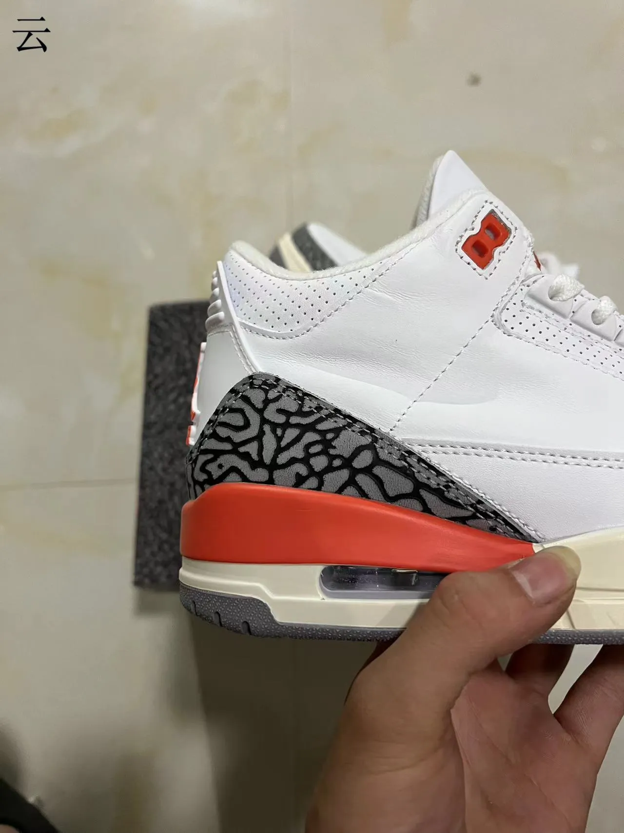 Air Jordan 3 白橙爆裂纹篮球鞋 7