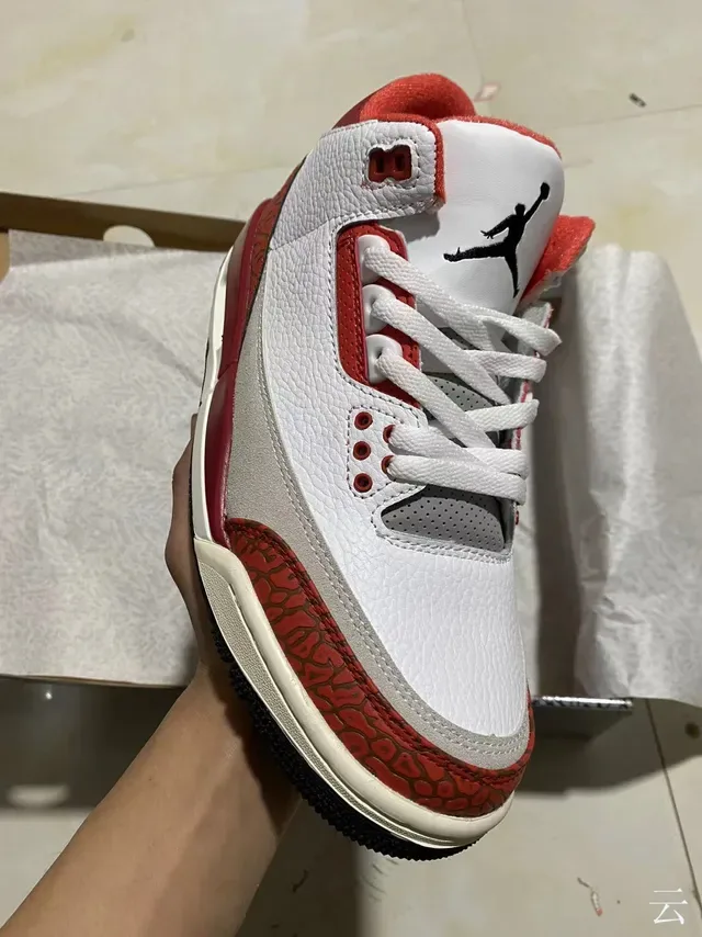 Tênis de Basquete Air Jordan 3 Branco Vermelho Impressão de Elefante 2