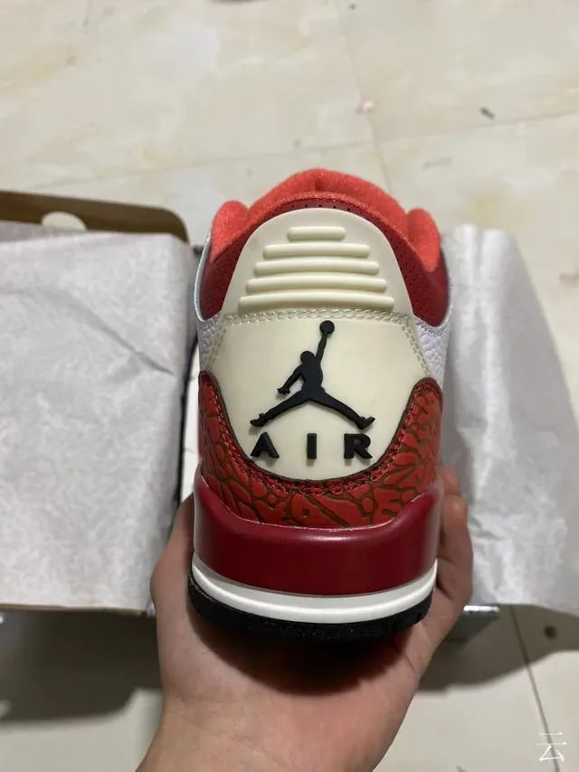Tênis de Basquete Air Jordan 3 Branco Vermelho Impressão de Elefante 5