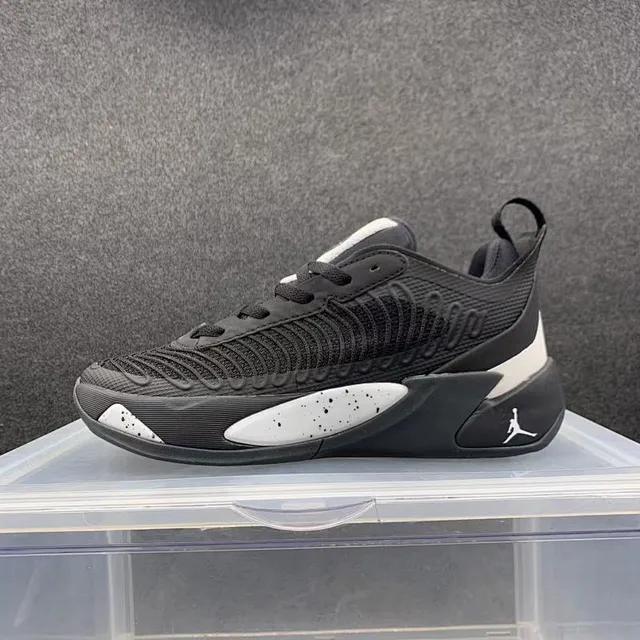 Tênis de basquete Air Jordan 37 Low preto e branco salpicado 2