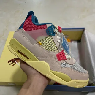 Tênis de basquete Air Jordan 4 bege amarelo vermelho azul