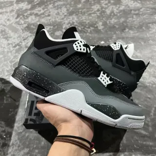 Tênis de basquete Air Jordan 4 preto e cinza salpicado