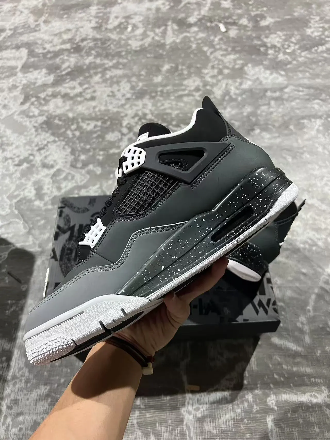 حذاء كرة السلة Air Jordan 4 أسود ورمادي مرقط 5