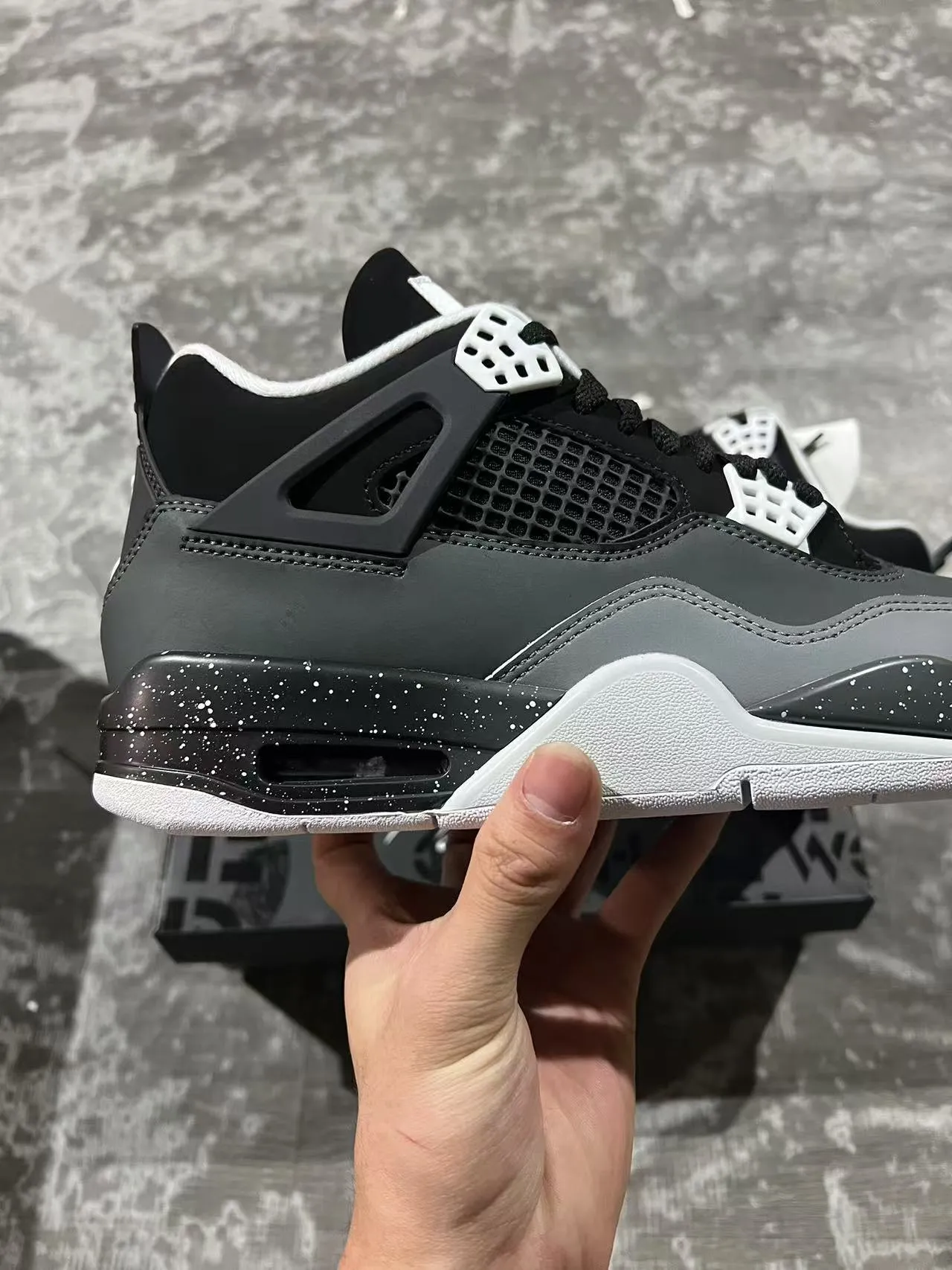 حذاء كرة السلة Air Jordan 4 أسود ورمادي مرقط 7