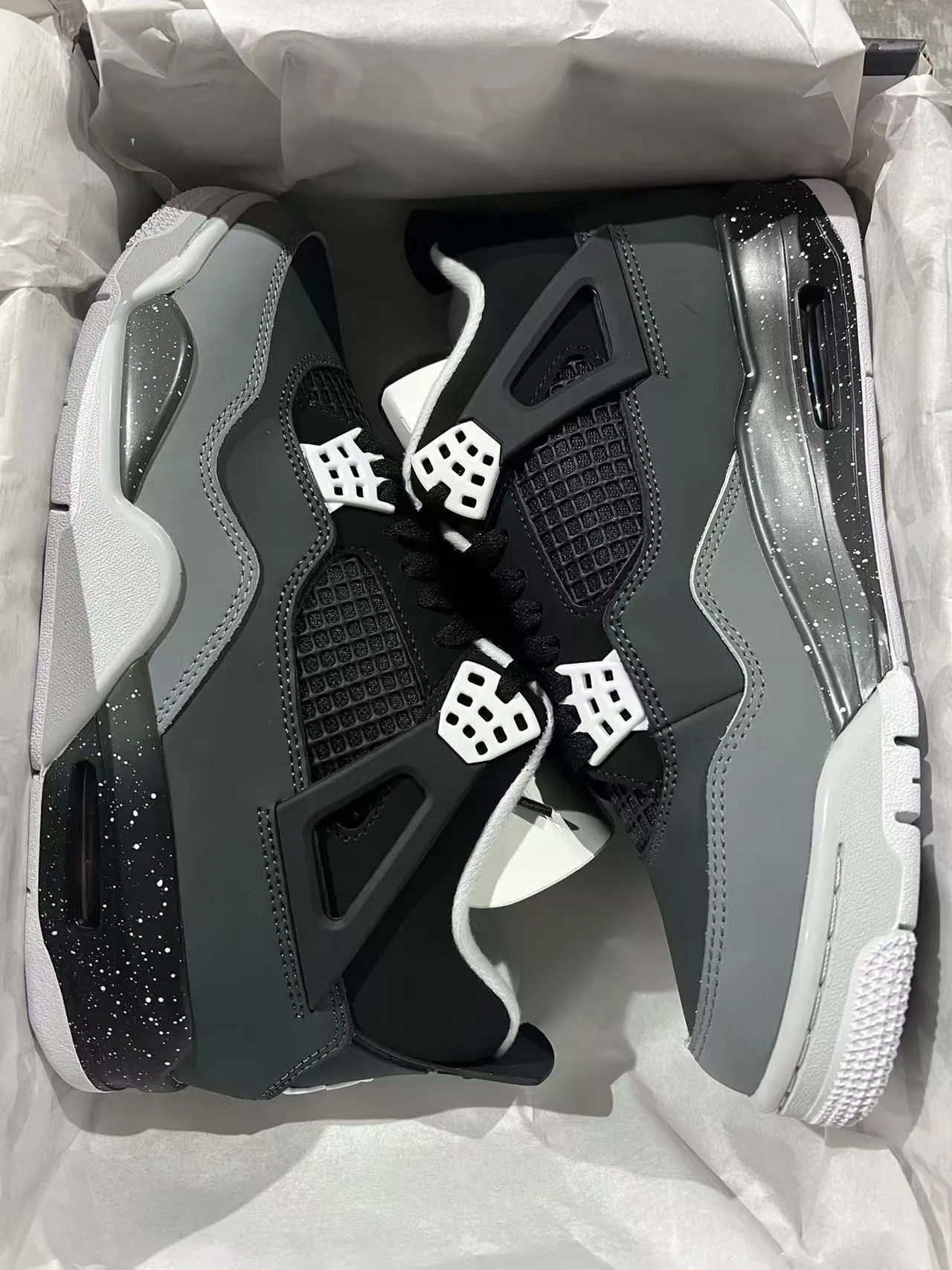 حذاء كرة السلة Air Jordan 4 أسود ورمادي مرقط 9