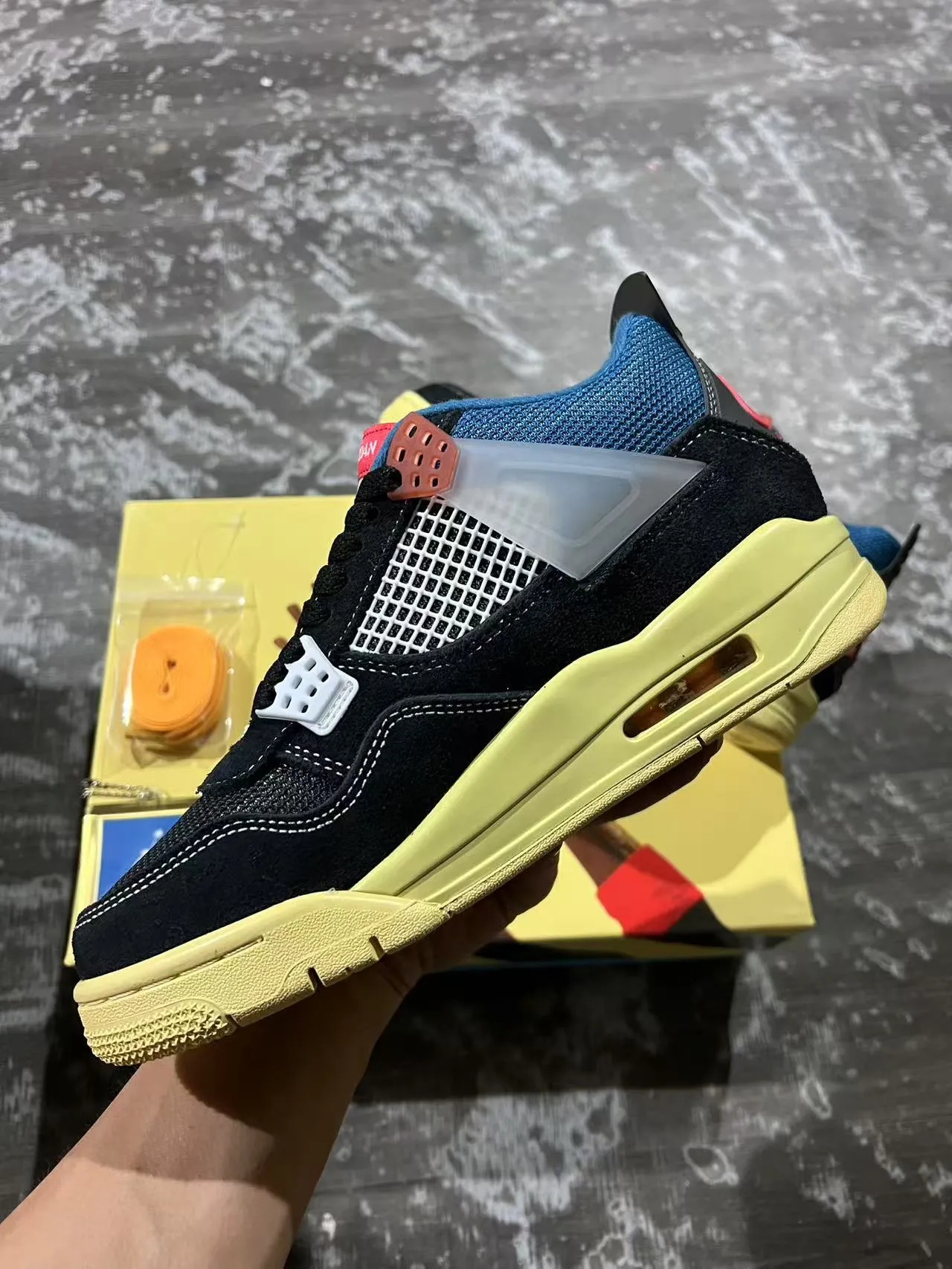 حذاء كرة السلة Air Jordan 4 أسود ليموني أصفر أزرق 5