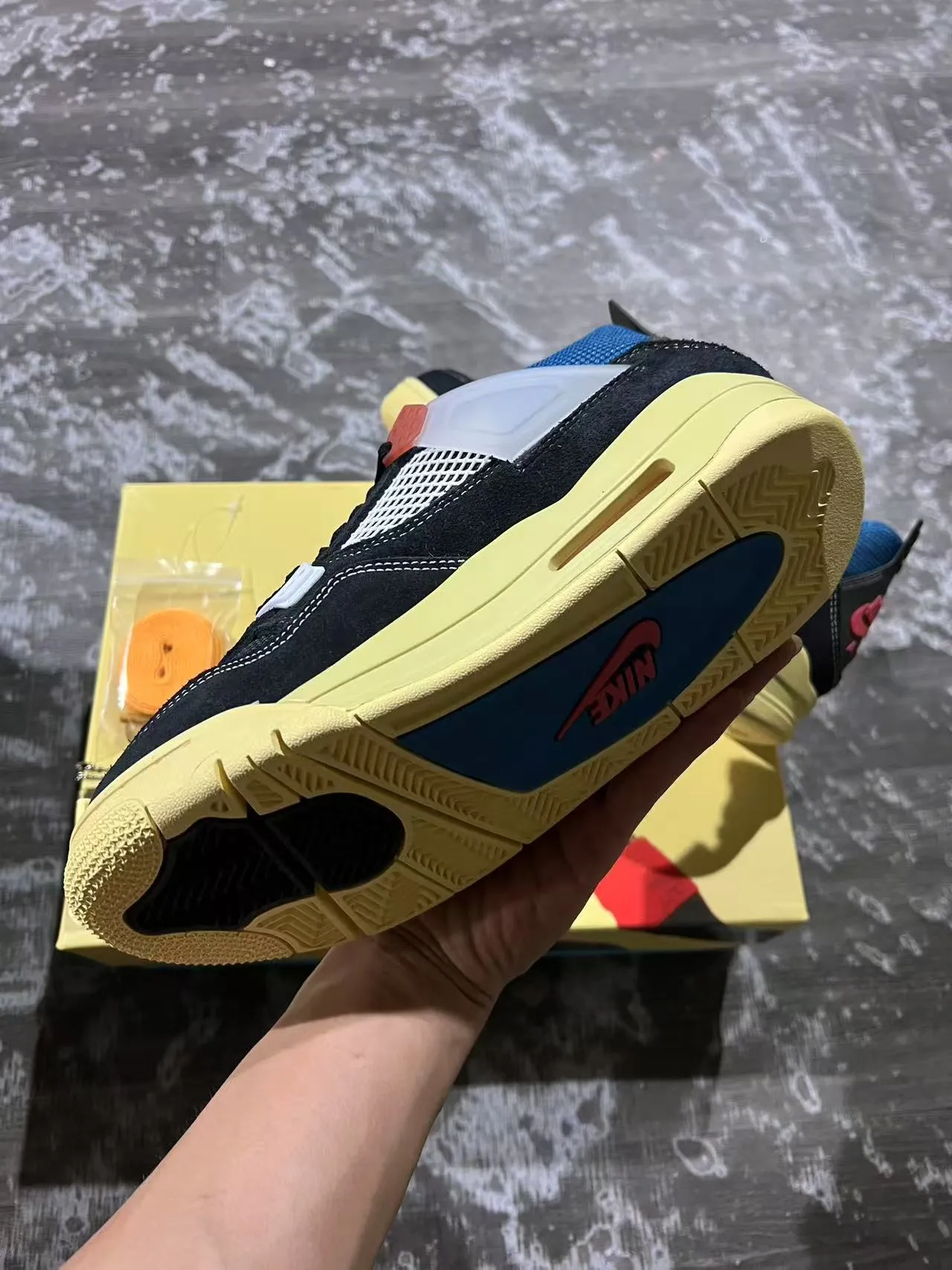 حذاء كرة السلة Air Jordan 4 أسود ليموني أصفر أزرق 6