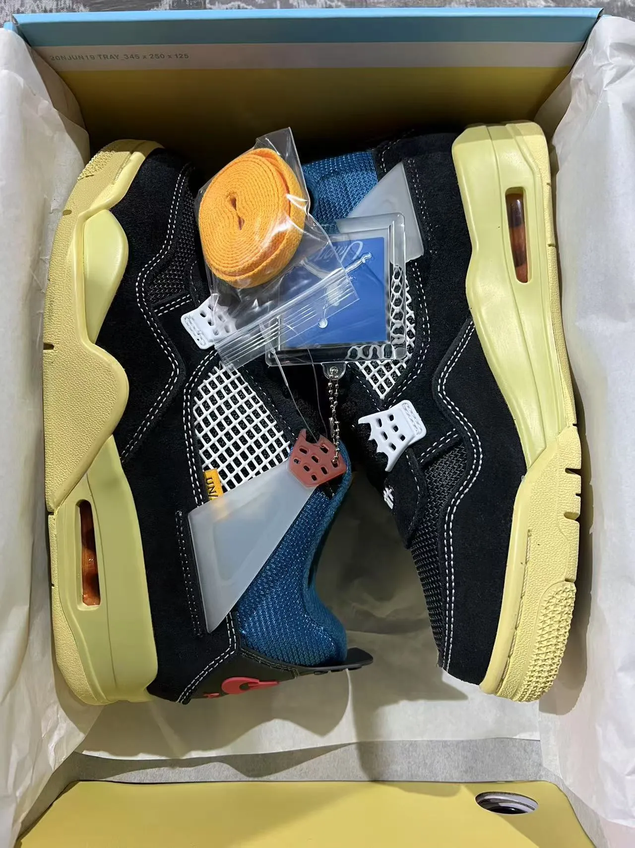 حذاء كرة السلة Air Jordan 4 أسود ليموني أصفر أزرق 9