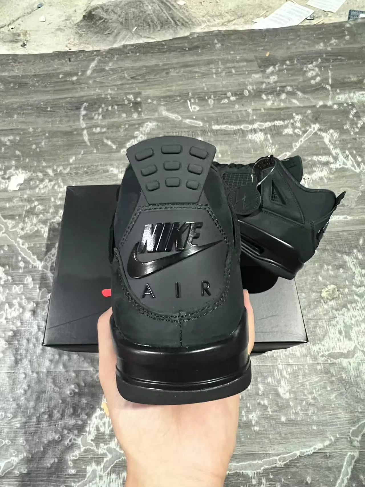 Air Jordan 4 أحذية كرة السلة السوداء أحادية اللون 8