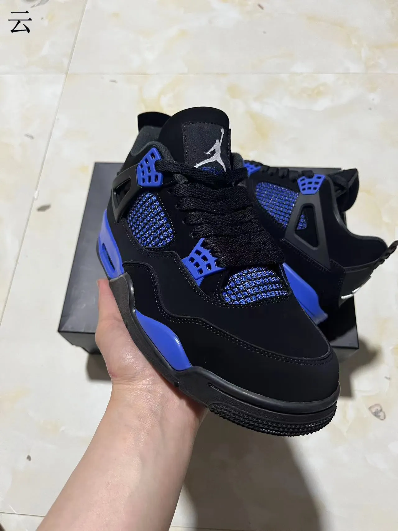 Tênis de basquete Air Jordan 4 Retro preto e azul-royal 2
