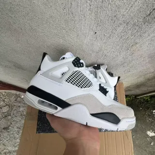 Air Jordan 4 白黑米 篮球鞋