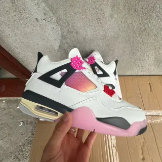 Zapatillas de baloncesto Air Jordan 4 con degradado blanco, negro y rosa