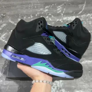 Tênis de basquete Air Jordan 5 preto, roxo e verde com raio