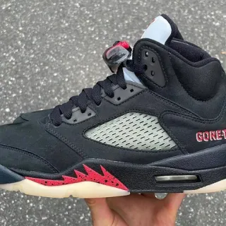 Tênis de basquete Air Jordan 5 GORE-TEX preto e vermelho