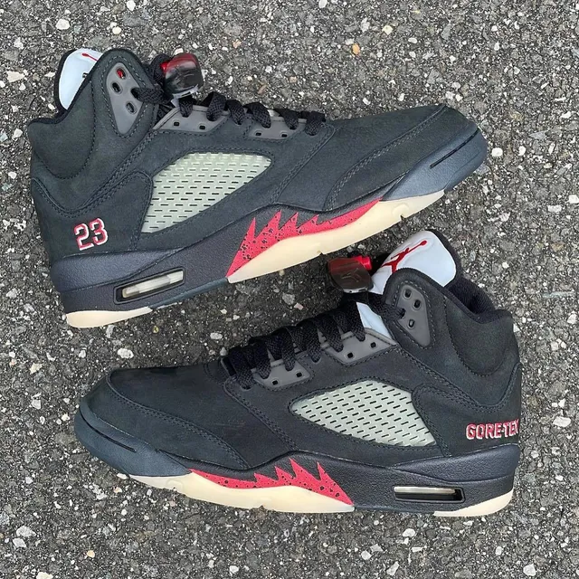 حذاء كرة السلة Air Jordan 5 GORE-TEX أسود وأحمر 9