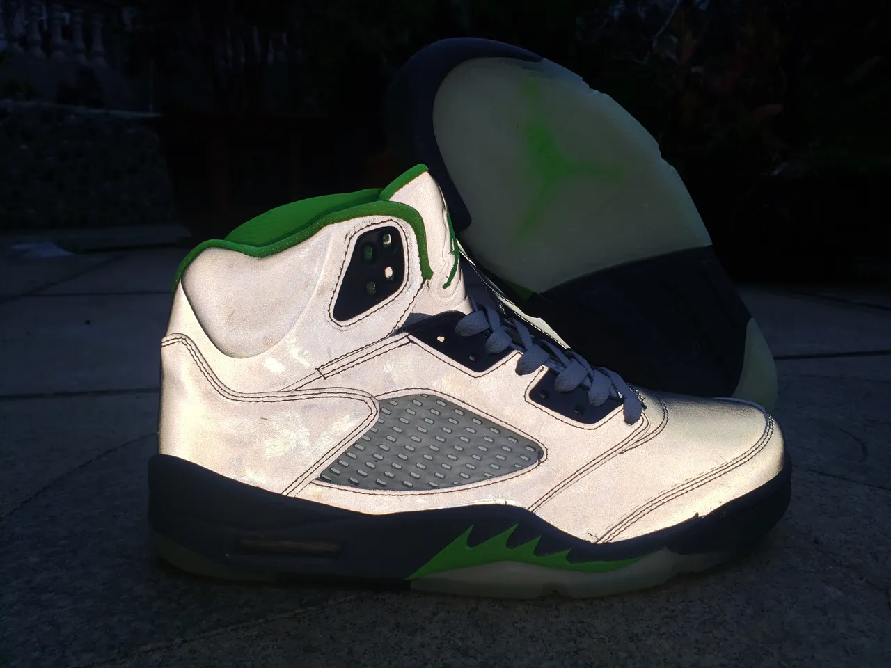 حذاء كرة السلة Air Jordan 5 رمادي وأخضر نيون 2