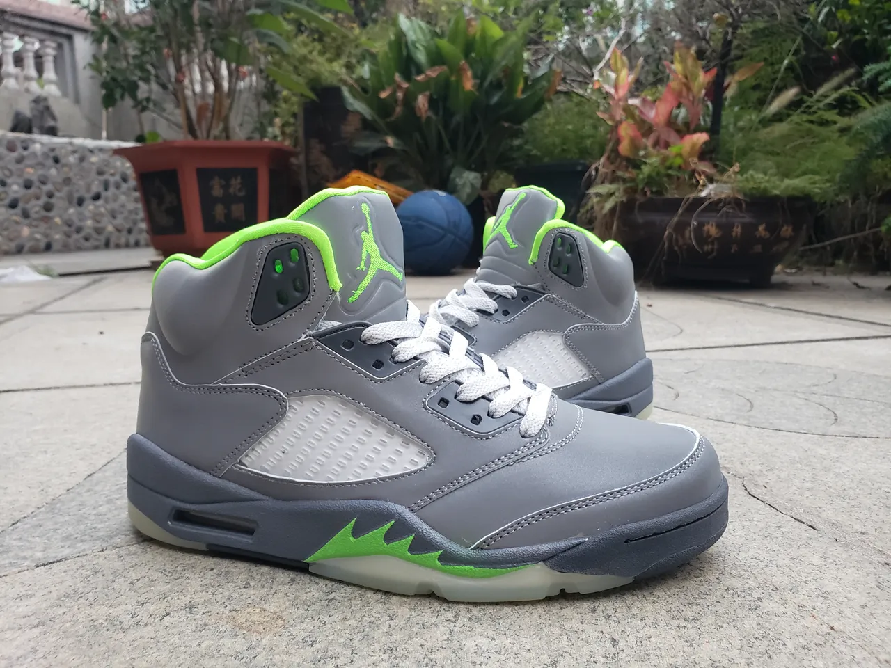حذاء كرة السلة Air Jordan 5 رمادي وأخضر نيون 8