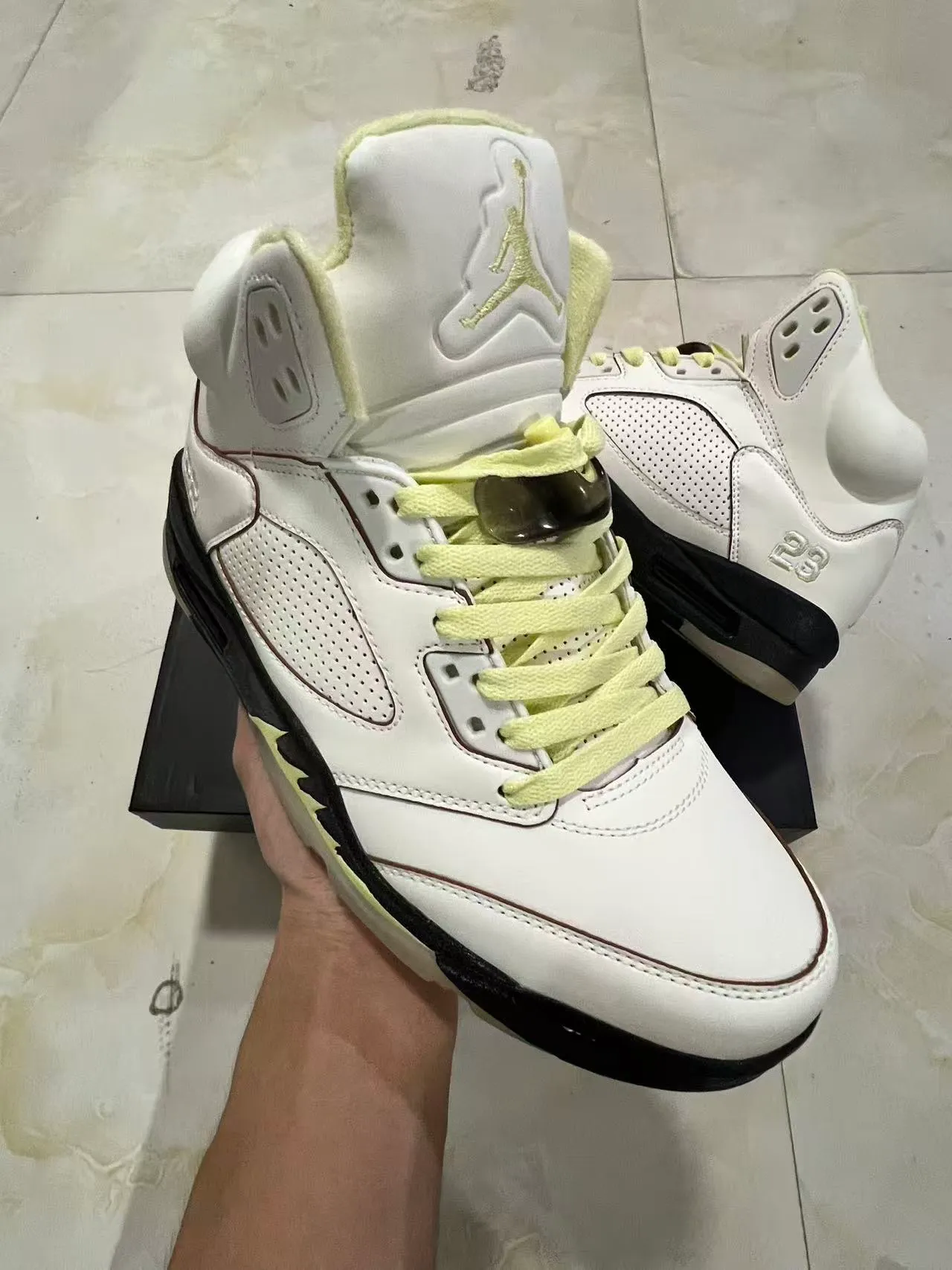 Zapatillas de baloncesto Air Jordan 5 blanco negro amarillo lima 2