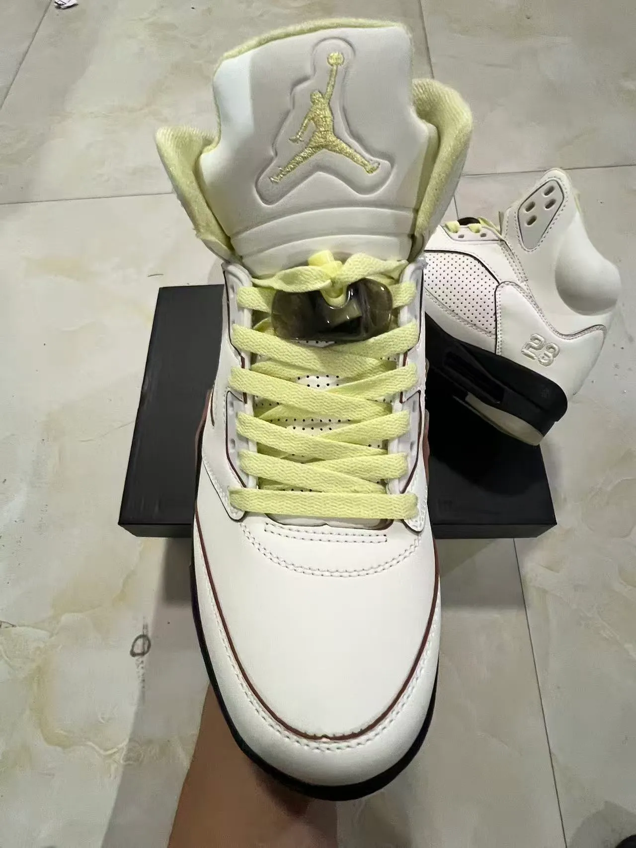 Zapatillas de baloncesto Air Jordan 5 blanco negro amarillo lima 3