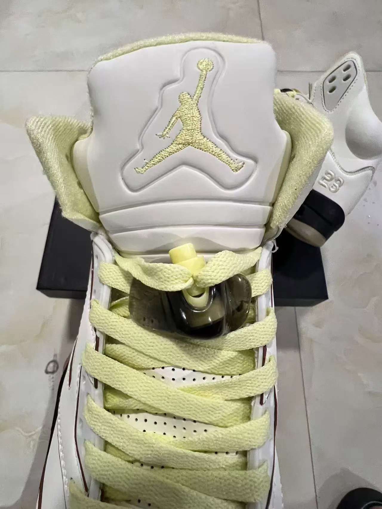 Zapatillas de baloncesto Air Jordan 5 blanco negro amarillo lima 4