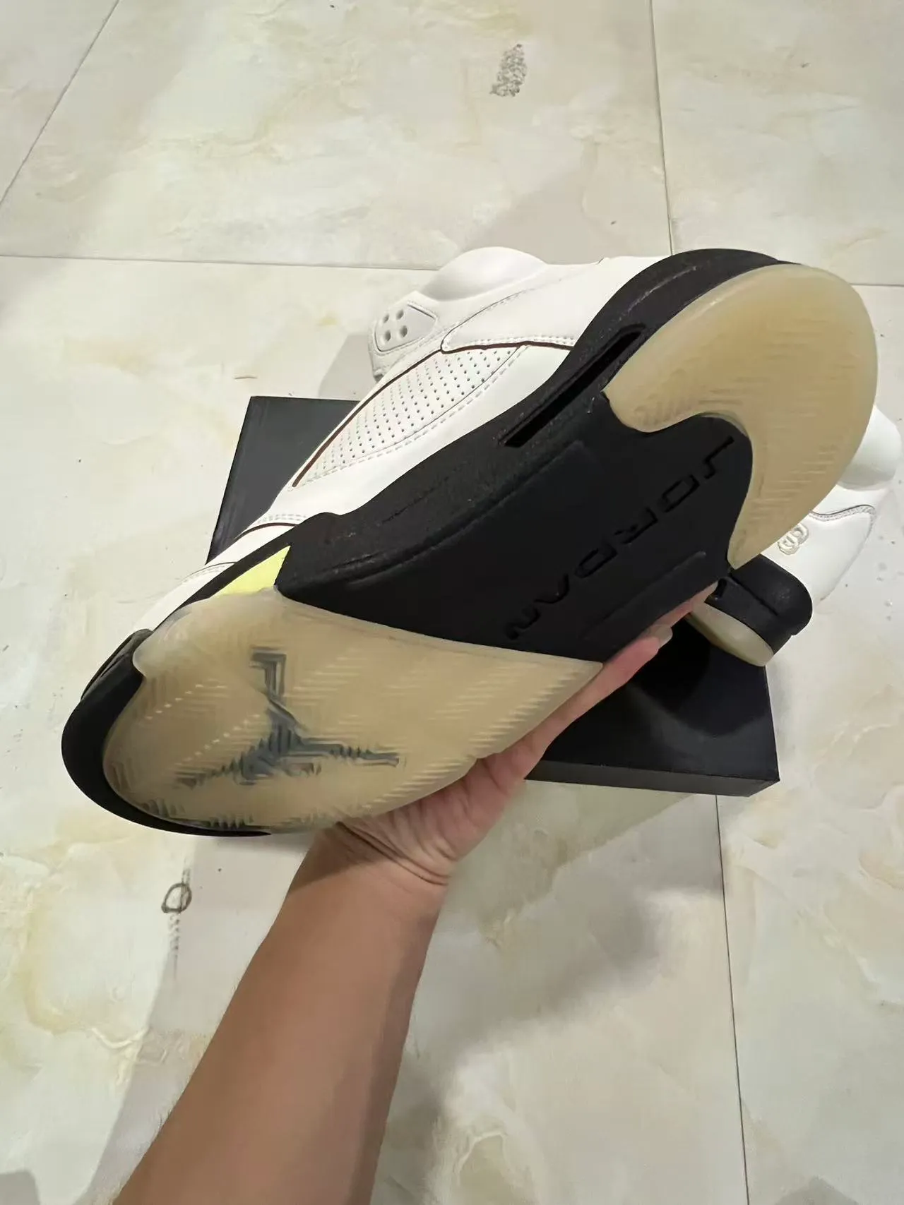 Zapatillas de baloncesto Air Jordan 5 blanco negro amarillo lima 6