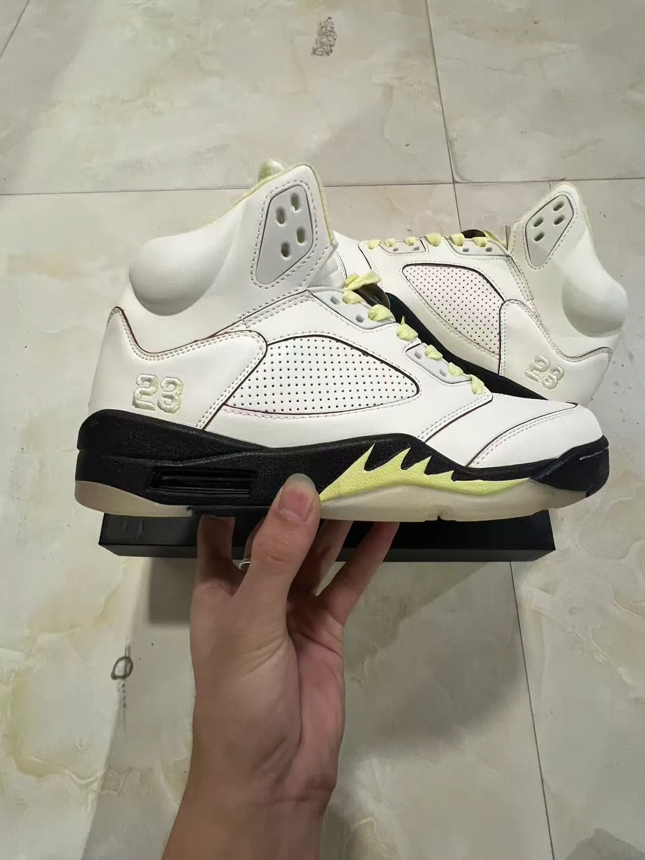Zapatillas de baloncesto Air Jordan 5 blanco negro amarillo lima 7