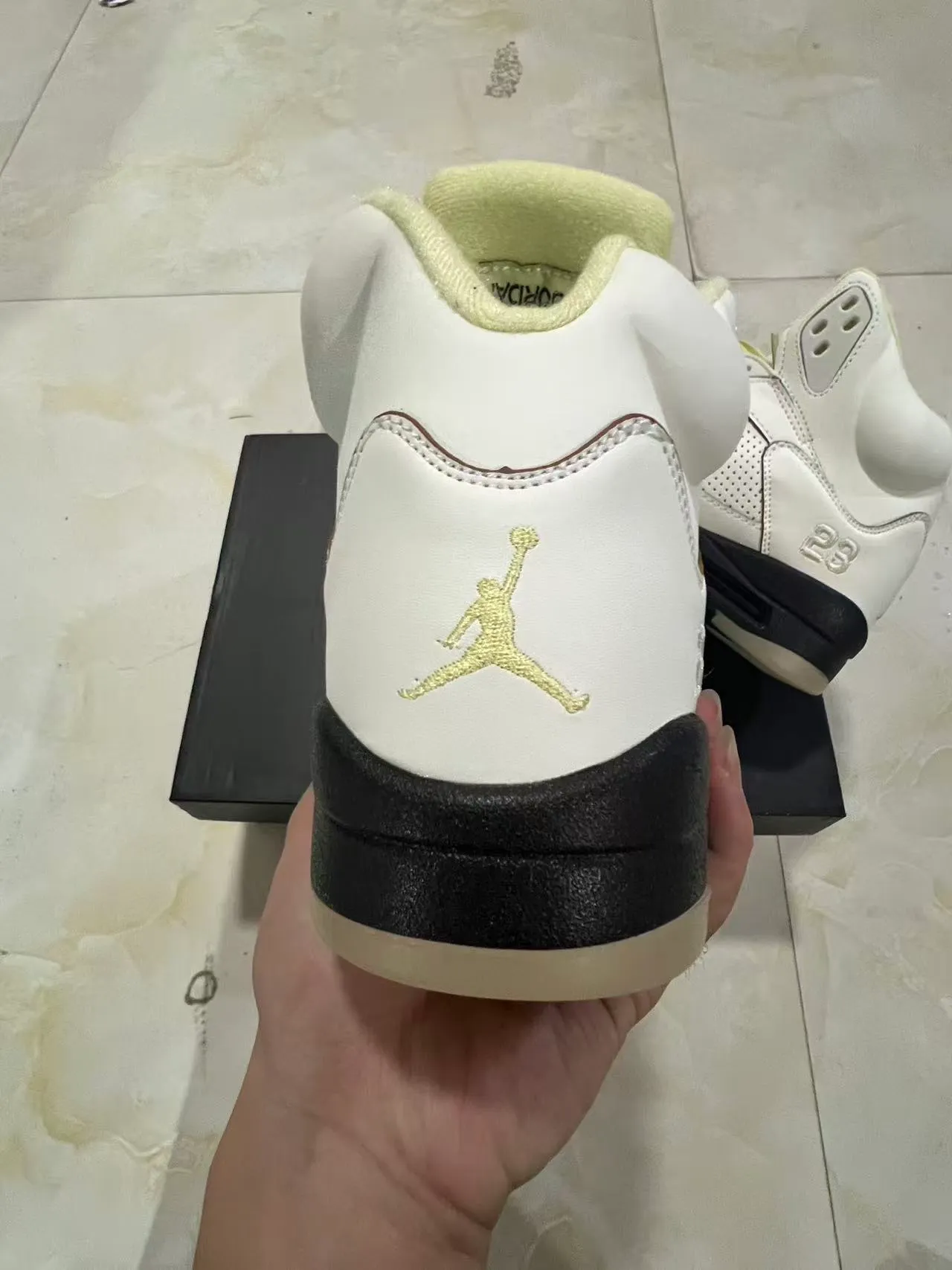 Zapatillas de baloncesto Air Jordan 5 blanco negro amarillo lima 8