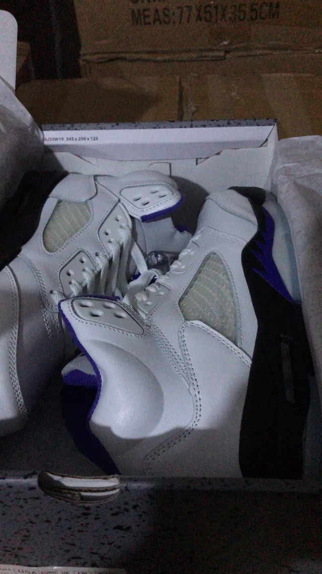 Chaussures de basketball Air Jordan 5 blanc noir flamme violette 4