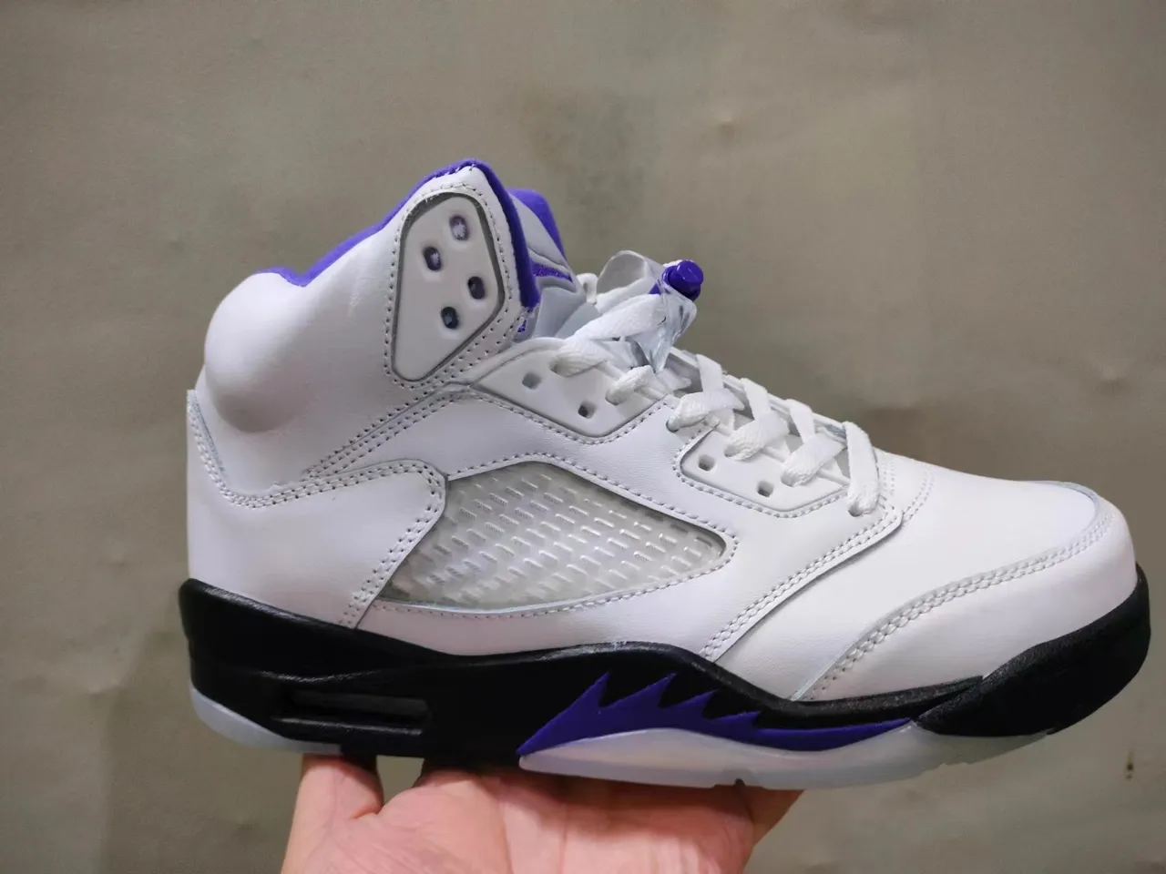 Chaussures de basketball Air Jordan 5 blanc noir flamme violette 6