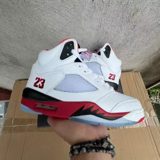 Air Jordan 5 أبيض أحمر أسود أحذية كرة السلة