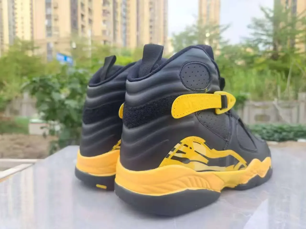 Air Jordan 8 黑黄篮球鞋 3