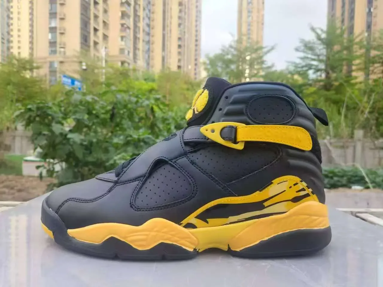 Air Jordan 8 黑黄篮球鞋 5