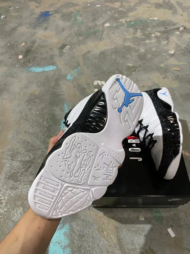 Chaussures de basketball montantes Air Jordan 9 noir et blanc pailleté 4