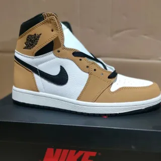 Air Jordan বেইজ ব্ল্যাক হাই-টপ লেদার আপার বাস্কেটবল জুতো