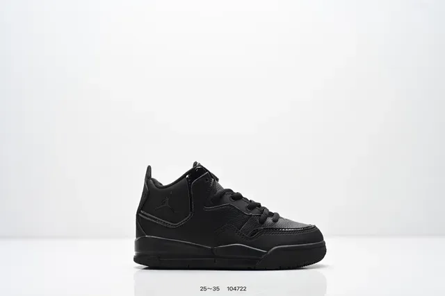 حذاء سنيكرز لايف ستايل Air Jordan منخفض برباط باللونين الأسود والأبيض 2