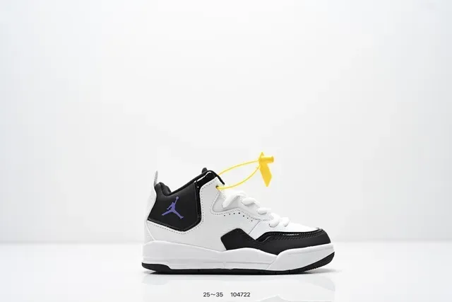 حذاء سنيكرز لايف ستايل Air Jordan منخفض برباط باللونين الأسود والأبيض 8