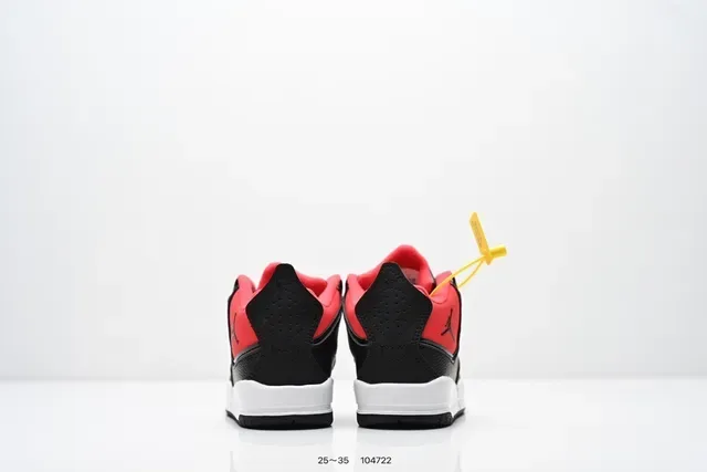 حذاء سنيكرز لايف ستايل Air Jordan منخفض برباط باللونين الأسود والأبيض 14