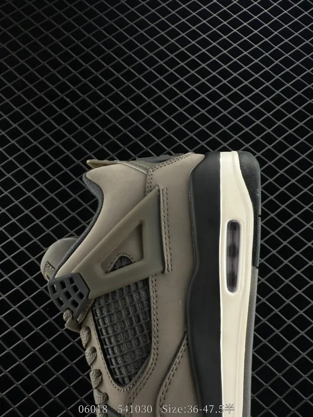 Air Jordan IV 米色黑色高帮鞋型灰褐色皮革与网布鞋面篮球鞋 3