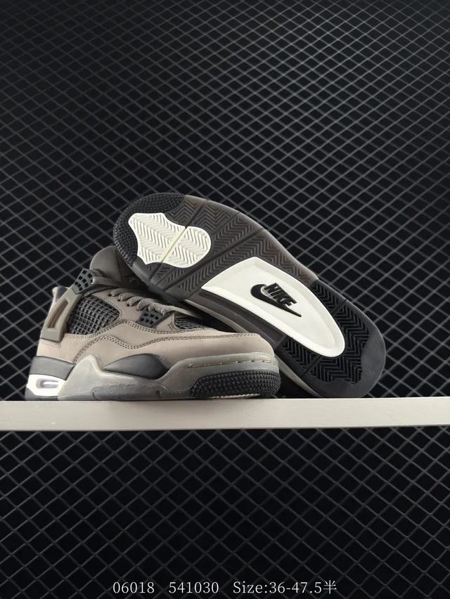 Air Jordan IV 米色黑色高帮鞋型灰褐色皮革与网布鞋面篮球鞋 4