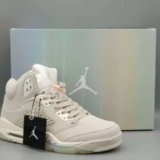 Tênis de basquete Air Jordan cano alto monocromático branco e bege
