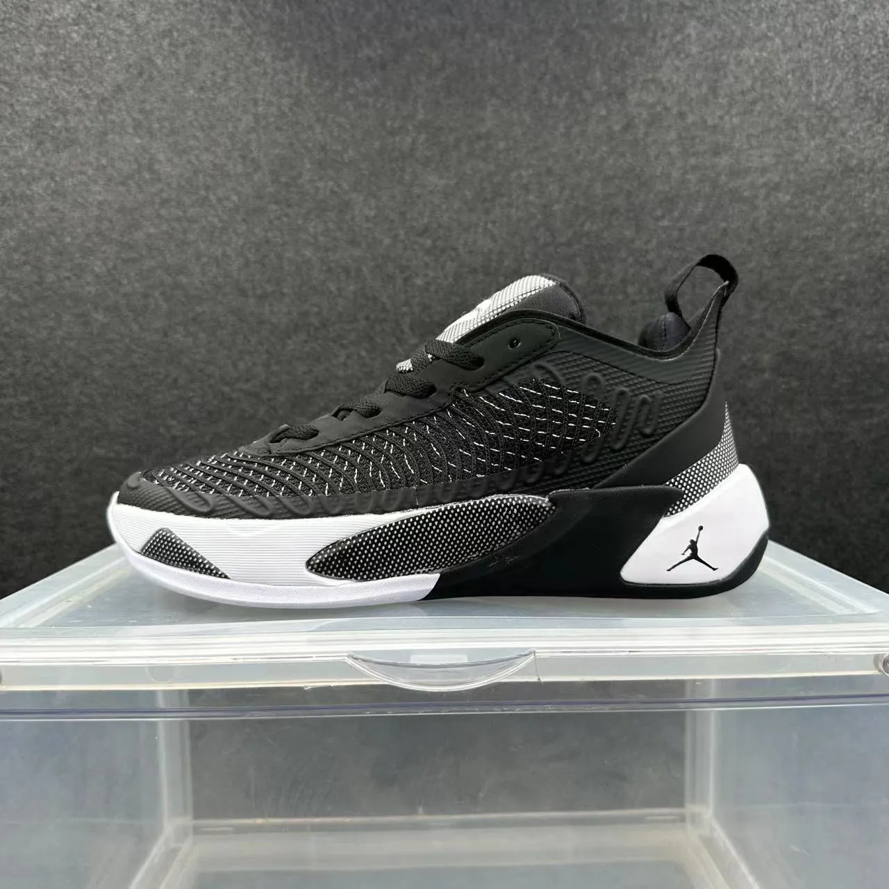 Air Jordan XXXVIII কালো সাদা নিট-মেশ আপার স্কাল্পটেড মিডসোল বাস্কেটবল জুতো 2