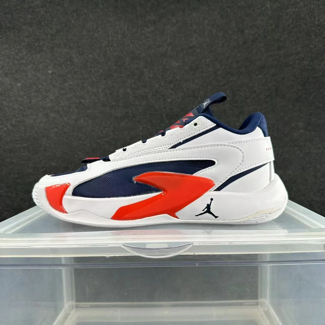 Air Jordan XXXVIII সাদা নেভি লো-টপ লেয়ার্ড সিন্থেটিক/মেশ আপার বাস্কেটবল জুতো 2