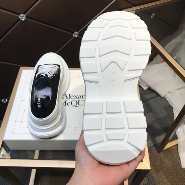 Alexander McQueen oversized 黑白生活方式运动鞋 4
