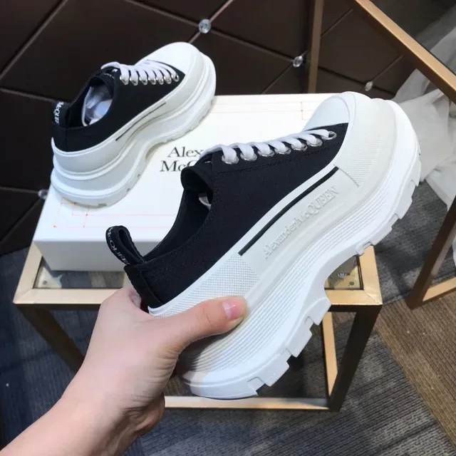Alexander McQueen oversized 黑白生活方式运动鞋 5