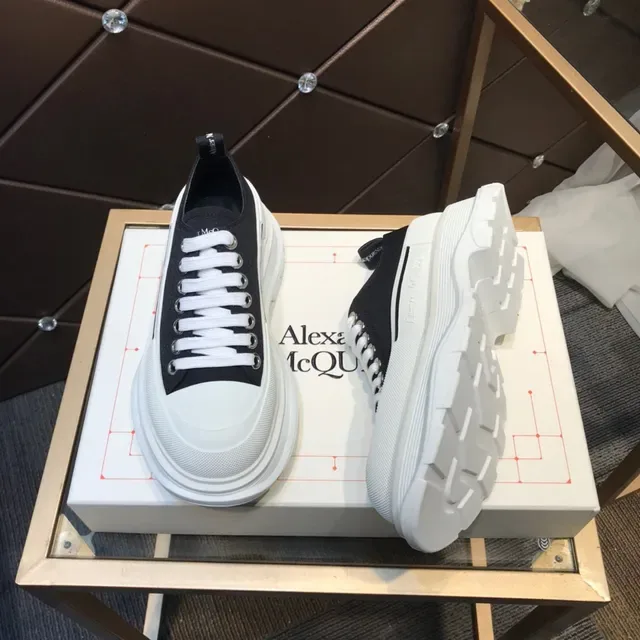 Alexander McQueen oversized 黑白生活方式运动鞋 8