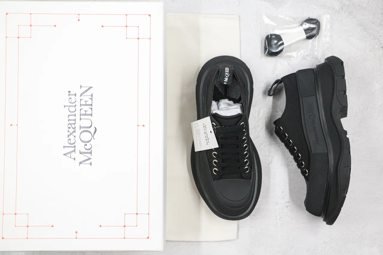 Alexander McQueen حذاء رياضي واسع أسود كانفاس سميك 7